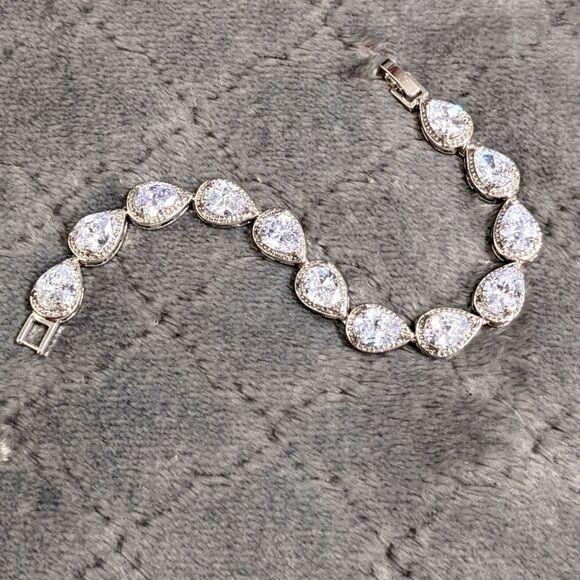 Y2K Cubic Zirconia Rhodium Plating Pear Shaped Stone Tennis Bracelet - Picture 5 of 12